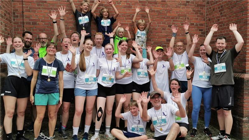 Lauf-Musik-Festival Harsefeld: Kirche läuft für ukrainische Kinder Glückliche Gesichter beim Spendenlauf der Kirche 2025.