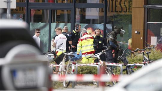 Glücklicherweise sei niemand größer zu Schaden gekommen, erklärte ein Polizeisprecher.