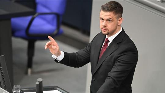 Gnauck vertritt die AfD im parlamentarischen Verteidigungsausschuss.