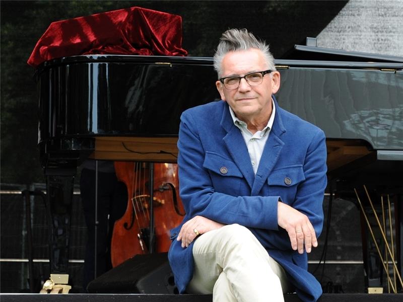 Götz Alsmann kurz vor dem Soundcheck für das Konzert. Foto: Berlin