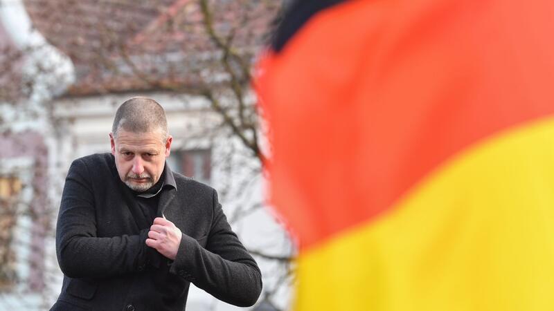 Rechtsextremes „Institut für Staatspolitik“ aufgelöst Götz Kubitschek gilt als prominenter Vertreter des als rechtsextrem eingestuften „Instituts für Staatspolitik“, das inzwischen aufgelöst wurde.
