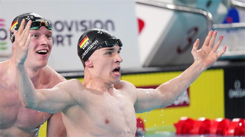 Der nächste Champion: Jungstar Liebmann glänzt mit EM-Gold Gold und Silber: Johannes Liebmann (r) und Sven Schwarz zeigen Stärke.
