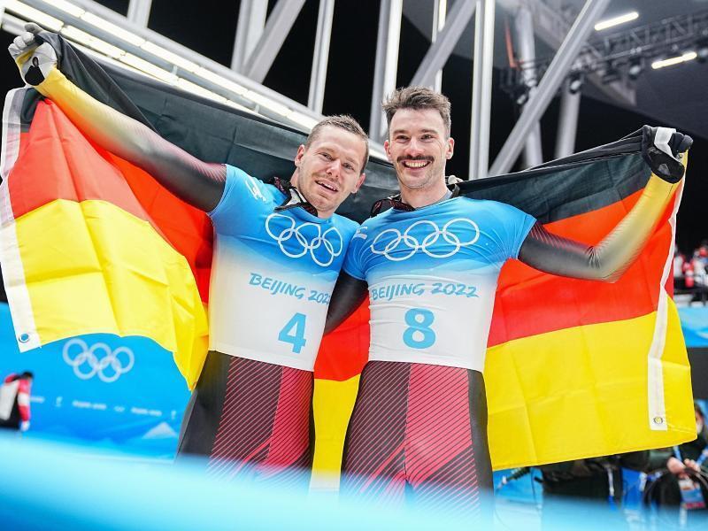 Goldmedaillengewinner Christopher Grotheer (links) und der Zweitplatzierte Axel Jungk. Foto: Michael Kappeler/dpa