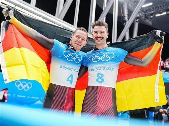 Goldmedaillengewinner Christopher Grotheer (links) und der Zweitplatzierte Axel Jungk. Foto: Michael Kappeler/dpa
