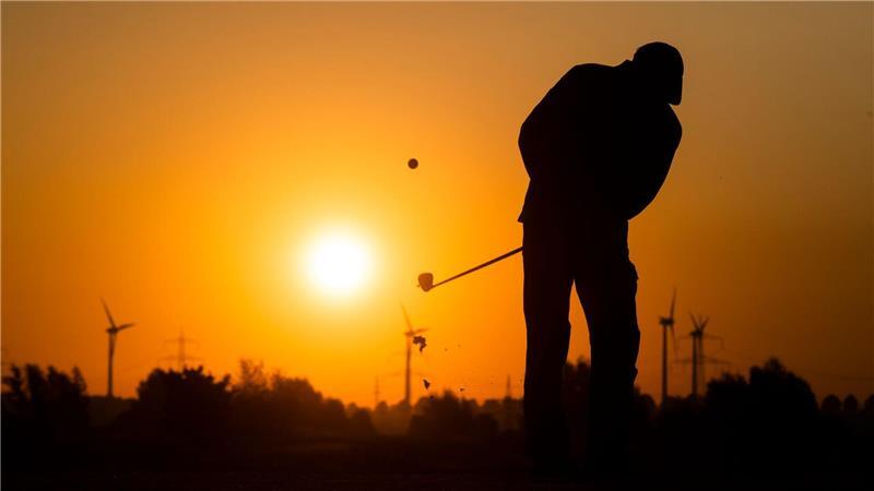 Golfen bei Sonnenaufgang. (Symbolbild) 