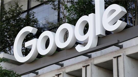 Google wurde im Konkurrenzkampf um Künstliche Intelligenz abgehengt, mit seiner neuen KI-Technologie Gemini und überraschenden Vorhaben, möchte das Unternehmen wieder nach ganz vorn.