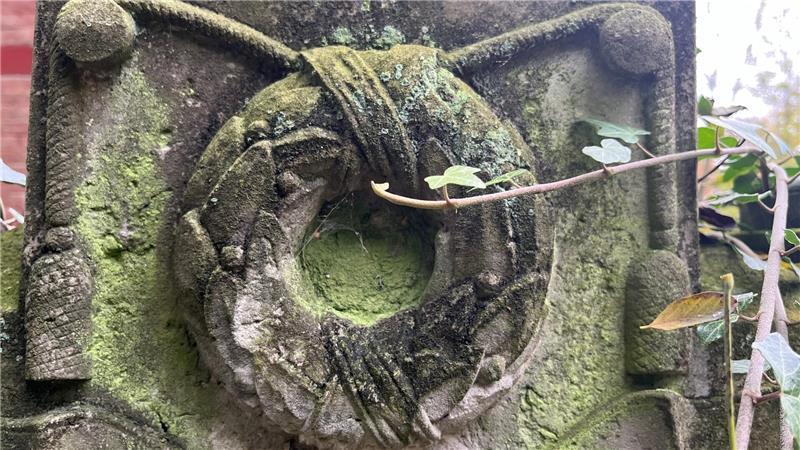 Von Aussegnung bis Aufbahrung: Was passiert nach dem Tod? Grabmal auf dem Himmelpfortener Friedhof. „Wohin sterben wir?“, fragte die Kirchengemeinde.