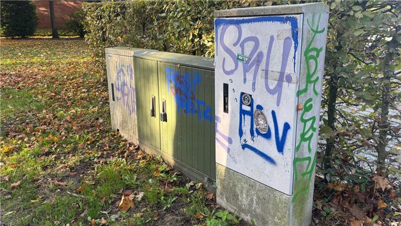 Vandalismus kostet Samtgemeinde Harsefeld mehr als 20.000 Euro jährlich Graffiti auf den Stromkästen im Klosterpark.