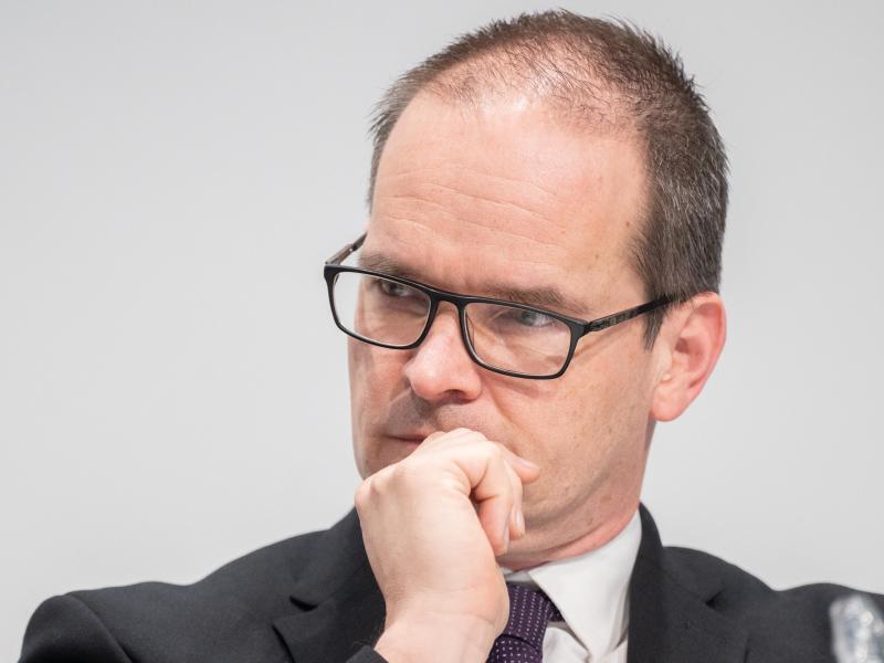 Niedersachsens Kultusminister: „Kein einziger Zentimeter Akzeptanz für Schwurbler an Schulen“ Grant Hendrik Tonne (SPD), Kultusminister Niedersachsen. Foto: Julian Stratenschulte/dpa/Archivbild