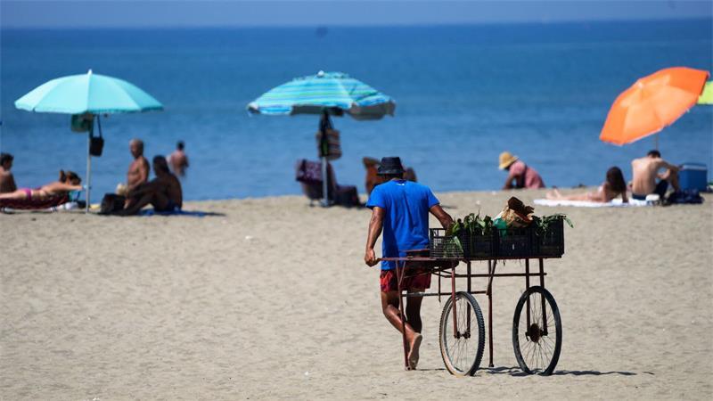 Meer für alle - Haben Italiens Strandbäder noch Zukunft? Gratisstrände sind in Italien keineswegs die Regel. (Foto: Archiv)