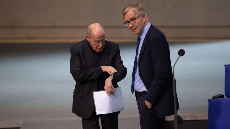 Gysi und Bartsch fordern „personelle Erneuerung“ der Linken Gregor Gysi und Dietmar Bartsch sorgen sich um die Linke - und fordern einen Neuanfang ihrer Partei. (Archivbild)