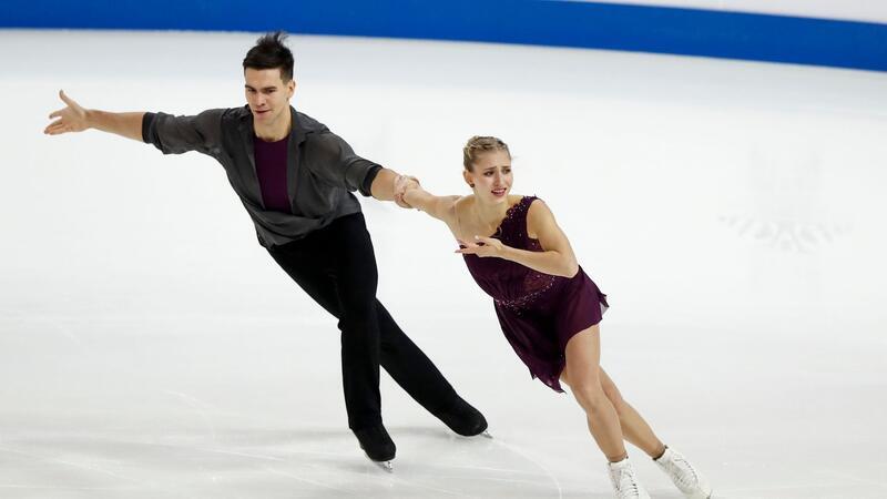 Berliner Newcomer haben EM-Gold im Visier Greifen bei der EM nach dem Titel im Paarlauf: Minerva Hase und Nikita Wolodin.