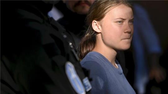 Greta Thunberg – hier bei einer Demonstration in Finnland – ist Berichten zufolge in Dänemark festgenommen worden. (Archivbild)