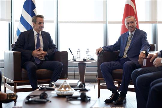 Griechenlands Ministerpräsident Kyriakos Mitsotakis (l) und der türkische Präsident Recep Tayyip Erdogan planen ein gemeinsames Treffen.