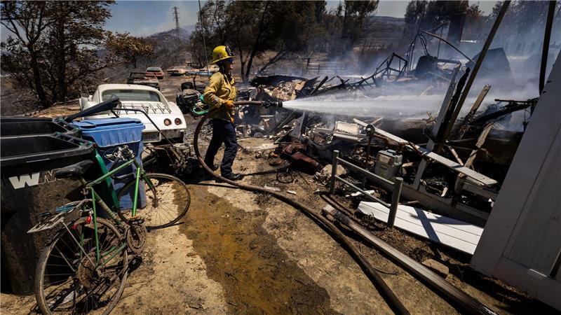 Brände in Südkalifornien: Feuerwehr macht Fortschritte Größere Schäden konnten bisher verhindert werden.