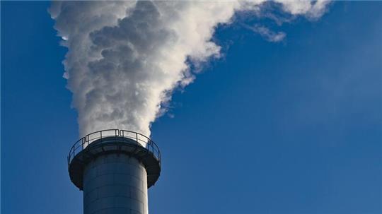 Größter Emittent von Treibhausgasen war 2023 der Baustoffkonzern Heidelberg Materials, gefolgt vom Energieunternehmen RWE und dem Chemiekonzern BASF. (Symbolbild)