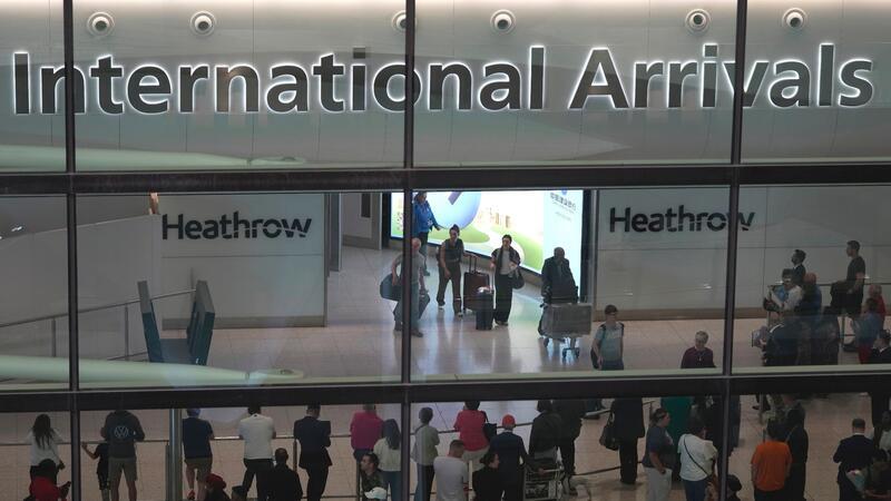 London: Künftig mehr Flüssigkeit im Handgepäck erlaubt Großbritannien will die Vorgaben für Handgepäck bei Flugreisen lockern.