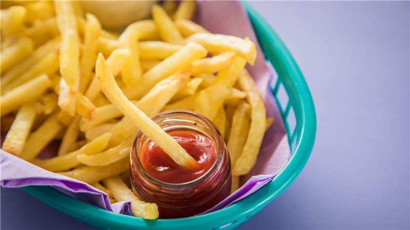 Große Auswahl, wenige Spitzenreiter: Von 23 getesteten Ketchups schneiden nur zwölf mit „gut“ ab, darunter auch günstige Eigenmarken.