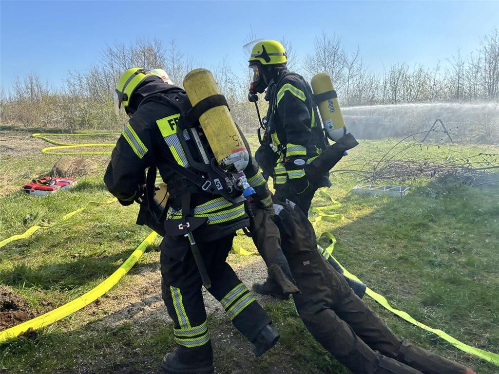 Große Doppelübung in Horneburg und Drochtersen.