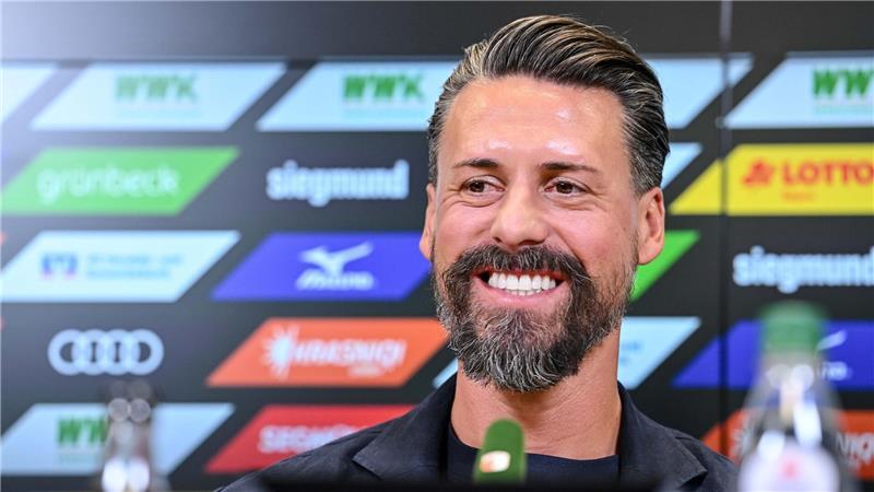 Bilder des Tages Große Freude: Sandro Wagner beim FC Augsburg