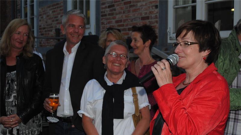 Buxtehudes Bürgermeisterin: „Der Ton wird rauer“ Große Freude bei Wahlsiegerin Katja OldenburgSchmidt (rechts) während ihrer Wahlparty im Primus. Mit ihr feierte damals das Wahlkampfteam, unter anderem Susanne von Arciszewski (links neben ihr) und Stefan Schilling (links daneben).