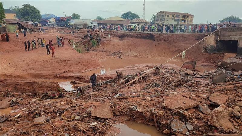 Zahl der entdeckten Fluttoten in Nigeria auf 150 gestiegen Große Zerstörungen durch eine Unwetterflut im nigerianischen Mokwa.