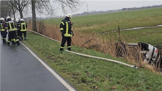 Großeinsatz auf der L113: Rettungskräfte versorgten die Verletzten und sicherten die Unfallstelle.