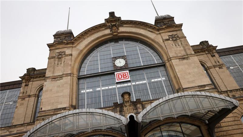 Plattenspieler löst Polizeieinsatz am Bahnhof Altona aus Großeinsatz in Altona wegen eines verdächtigen Gepäcks – doch der Inhalt war harmlos. (Symbolbild)
