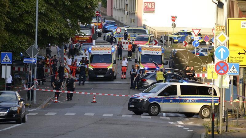 Überfall auf Tankstelle im Saarland: Räuber erschießt Polizisten Großeinsatz von Polizei und Rettungskräften in der Völklinger Innenstadt am Donnerstagabend.