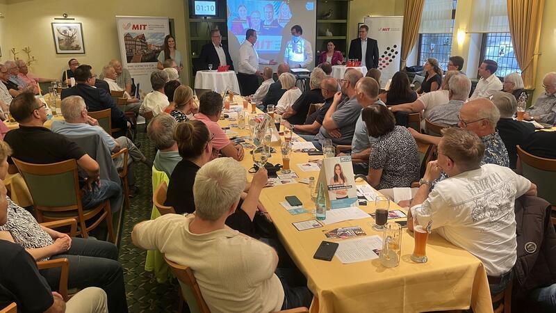 Großer Andrang im Hotel Daub: Mehr als 80 Zuhörer wollten sich über die Bewerbungen für die Bundestagskandidatur der CDU informieren.