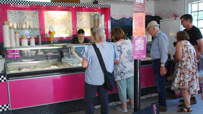 Großer Andrang in der Eisschmiede in Burweg.