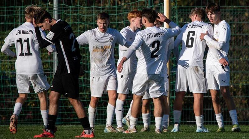 Großer Jubel bei den Spielern des JFV A/O/B/H/Heeslingen nach dem Treffer zum 1:0 durch Tjark Dörr (ganz rechts). 