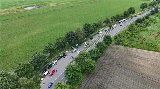 Großkontrolle auf der B 73 zwischen Stade und Düdenbüttel.