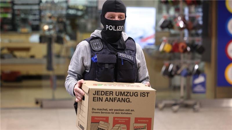 Großrazzia gegen Schwarzarbeit: Material beschlagnahmt