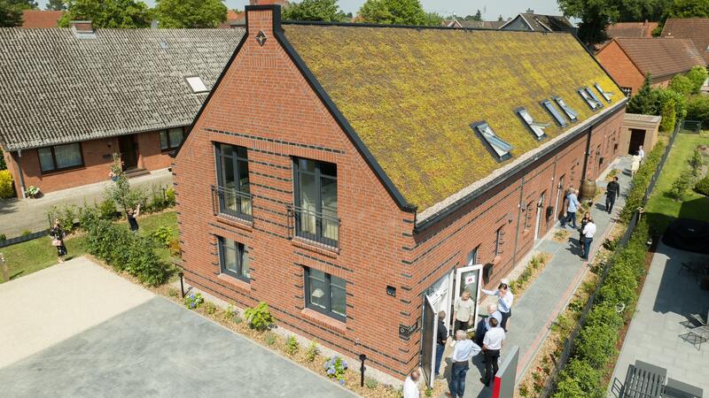 Viebrockhaus: Oldendorf gibt grünes Licht für grüne Häuser Gründach - und auf der anderen Seite Photovoltaik - so wurde das Power Townhouse am Donnerstag eröffnet.