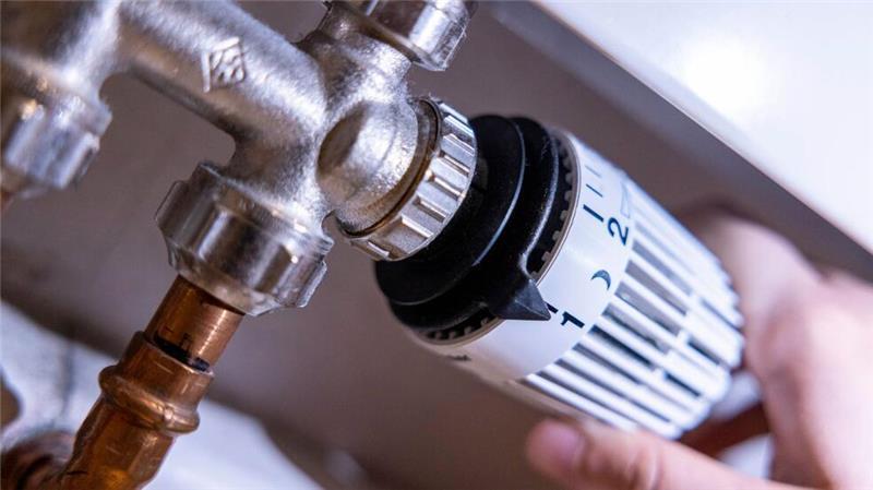 Gründe für die überdurchschnittliche Gasentnahme aus den Speichern sind laut GIE die derzeit europaweit niedrigen Temperaturen sowie der Transitstopp russischen Gases durch die Ukraine seit Jahresbeginn.