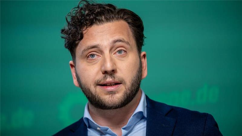 Grünen-Chef Banaszak sieht rechtliche Probleme