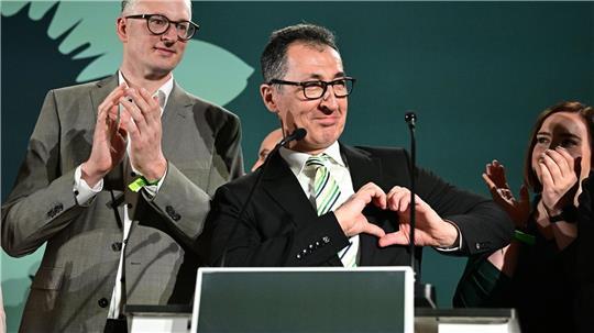 Grünen-Kandidat Özdemir bot noch am Wahlabend der CDU eine erneute Zusammenarbeit an.