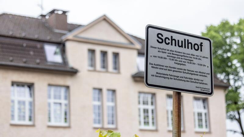 Grundschüler aus Recklinghausen entdeckten die Leiche des Opfers auf ihrem Schulhof. Nun steht der mutmaßliche Täter vor Gericht.