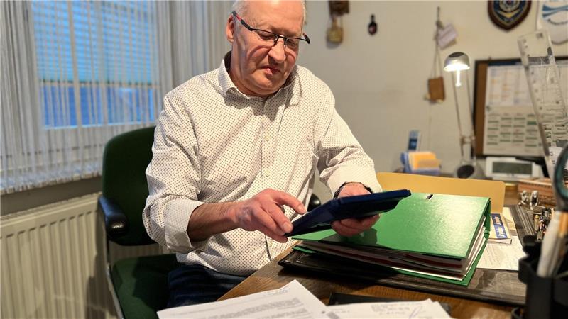 Einspruch eingelegt: Bürger wegen Grundsteuer verunsichert Grundsteuerreform 2025: Frank Moosmüller (67) aus Debstedt hat zur Sicherheit Einspruch eingelegt. Foto: Gallas