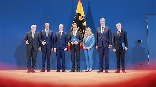 Gruppenbild nach Kabinettsumbildung