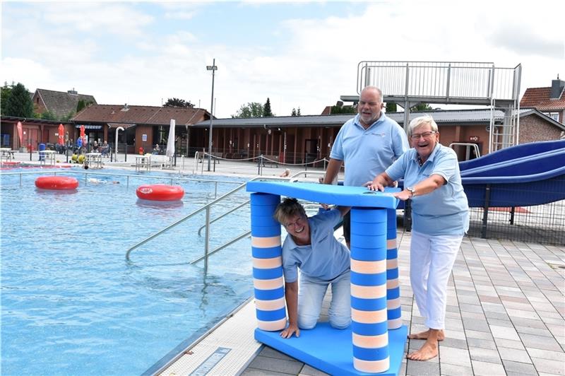 Party im Horneburger Freibad Gudrun Jeschke, Frank Jeschke und Rosita Poppe organisieren die Freibad-Party . Fotos: Felsch