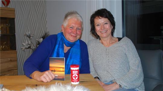 Gudrun Wahlers (links) und Bärbel Klindworth aus Sauensiek bieten seit 2021 Letzte-Hilfe-Kurse an.