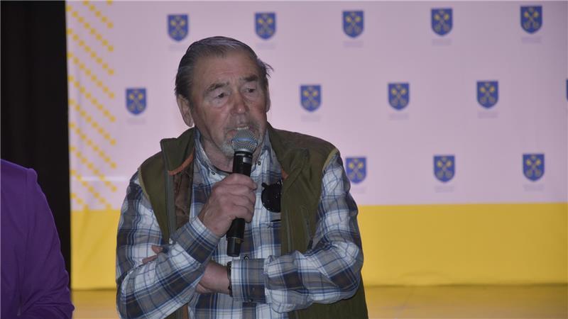 Die Stadt Buxtehude ehrt ihre besten Athletinnen und Athleten Günter Gellfart ist 55 Jahre im Ehrenamt.