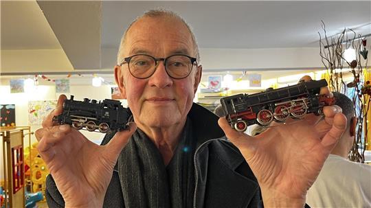 Günter Köttgen hofft, diese beiden Märklins-Loks wieder flottzubekommen.