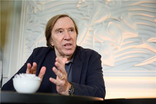 Günter Netzer, ehemaliger Fußballspieler, Unternehmer und TV-Experte, hier bei einem Interview.Foto: Sebastian Gollnow/dpa