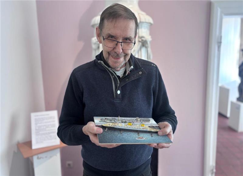 Günter Plath aus Fredenbeck stellt seine Papierkunst im Museum Harsefeld aus.