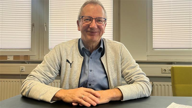 Platt in Hammah: Rampensau nach 30 Jahren wieder auf der Bühne Günter Schlüter freut sich auf sein Comeback auf der Bühne des Dorfgemeinschaftshauses Hammah.