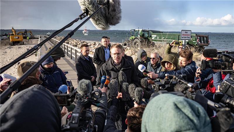Günther sagte Hilfe vom Land zu. 