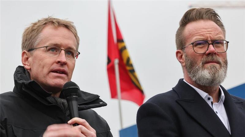 Günther und Madsen sehen eine Zukunft für die Werft - allerdings nicht unter dem jetzigen Eigentümer.